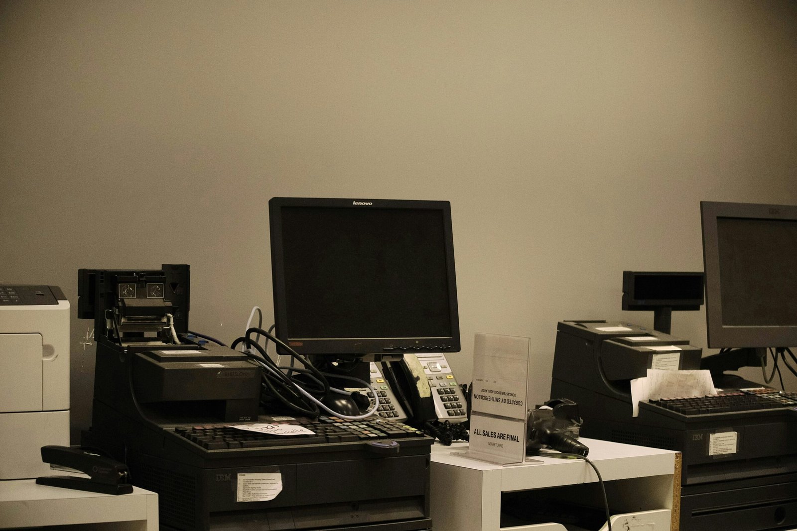 Trabajo vacío sin empleados equipo de venta